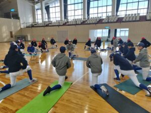 雄物川体育館で練習⚾